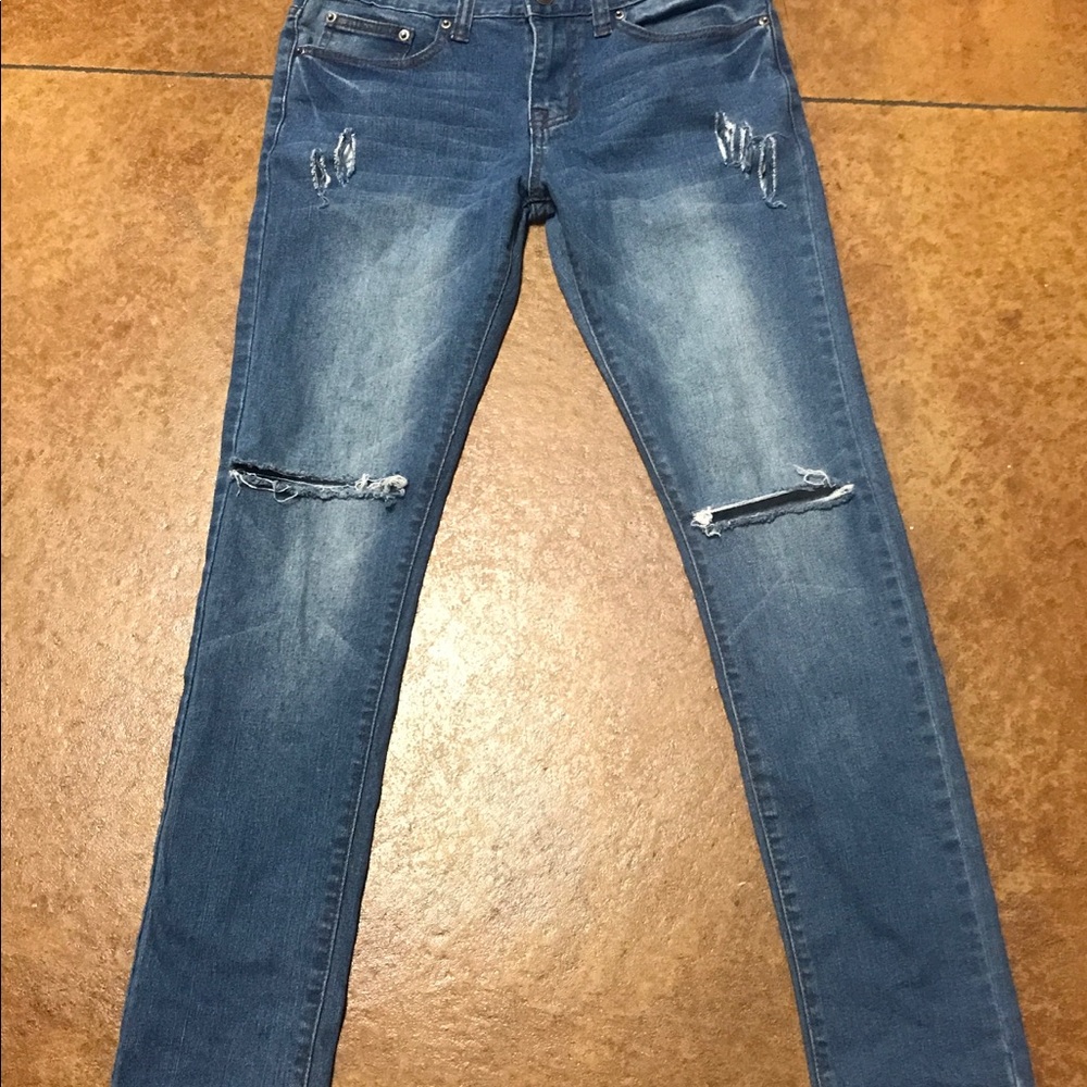 Carbon distressed skinny jeans